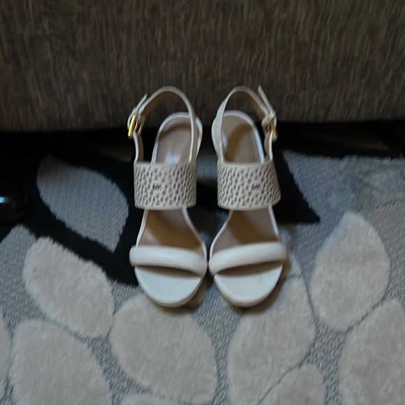 MK white heels - Picture 6 of 7